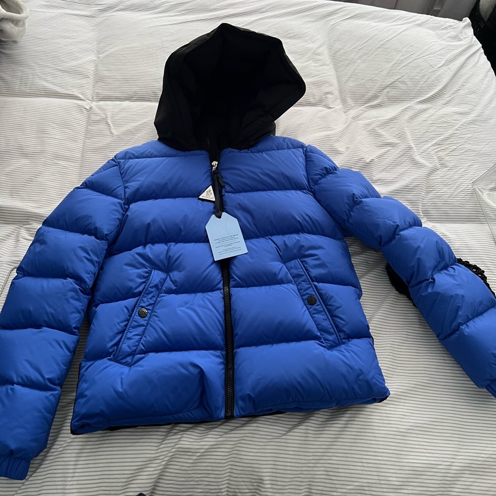 Brand new Moncler kids size XL! I am willing to meet up in the BRONX area only!